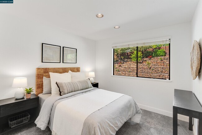 Building Photo - 2424 San Miguel Dr