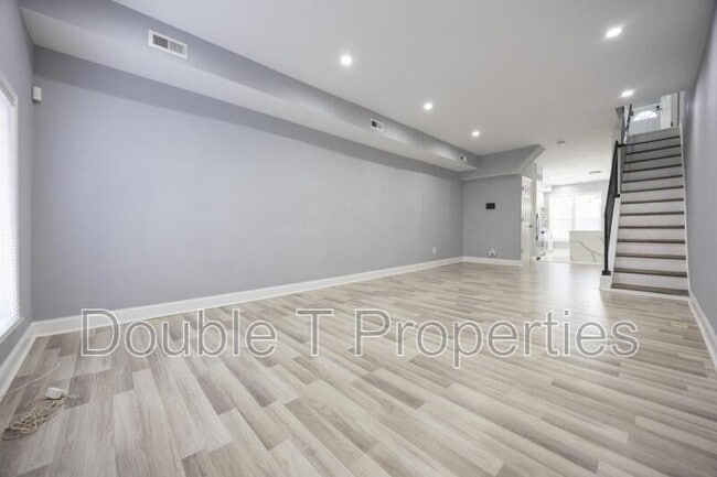 Building Photo - 10 N Ellwood Ave