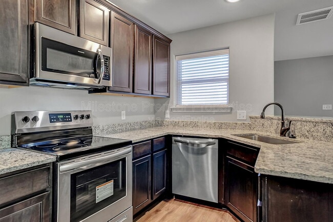 Building Photo - 2735 W Washington St