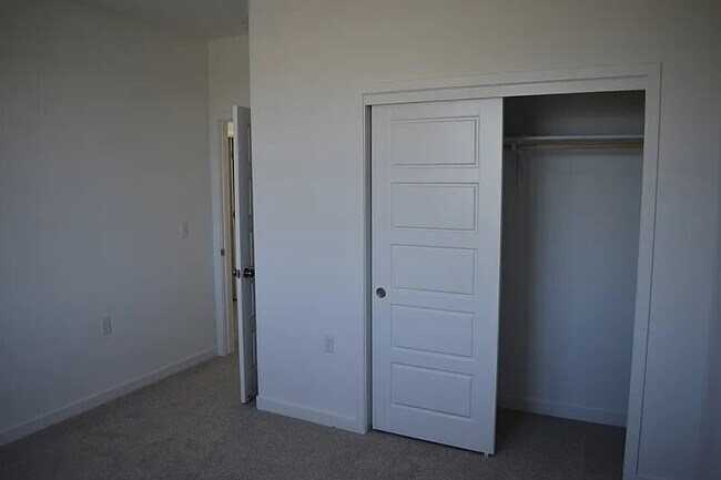 Building Photo - 1184 Atlantica Dr S
