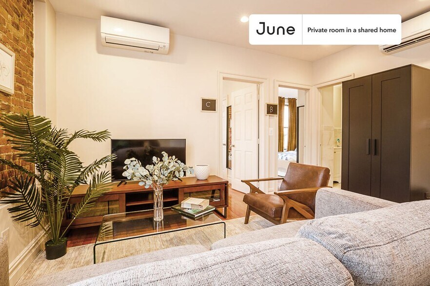 Building Photo - Room in Shared 3 bed/2 bath home