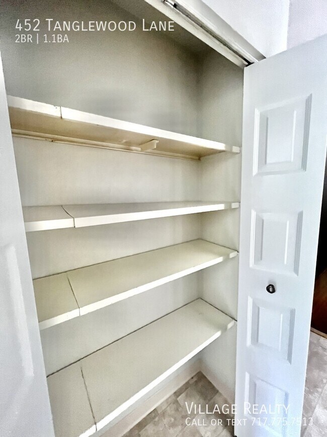 Building Photo - 452 Tanglewood Ln