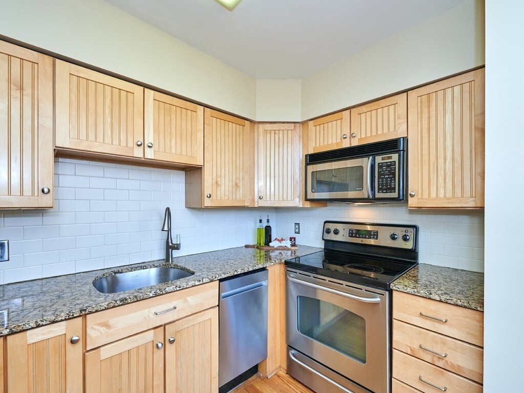 Building Photo - 106 13th St