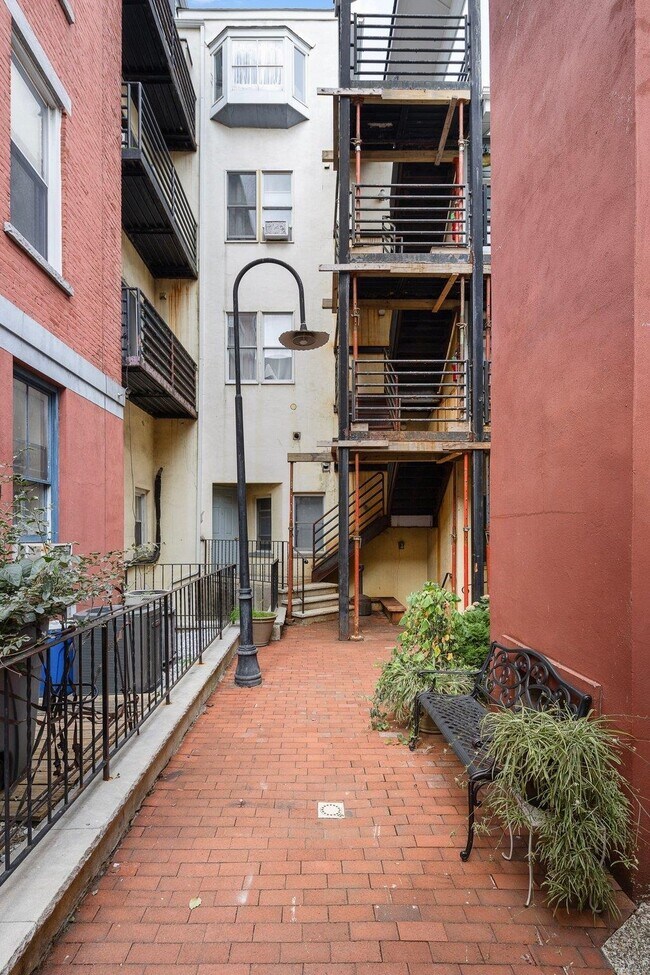 Building Photo - 203 Washington St