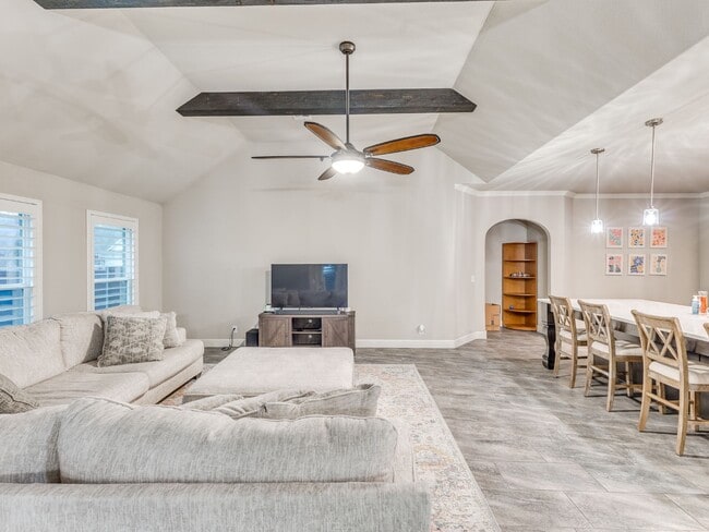 Building Photo - 2606 W Baton Rouge Pl