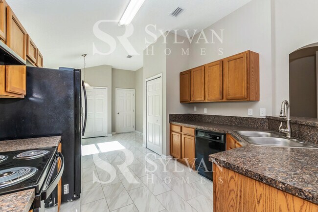 Building Photo - Don't miss out on this lovely 3BR 2BA home