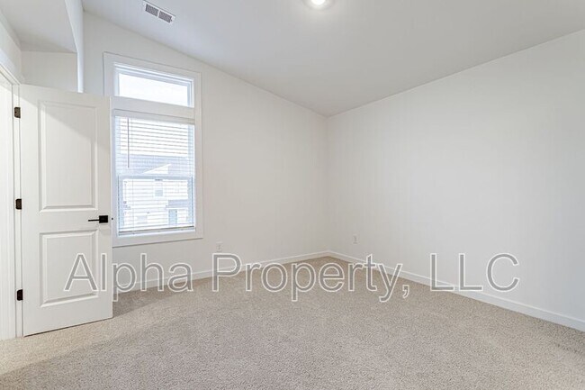 Building Photo - 1239 Westgate Vlg Dr