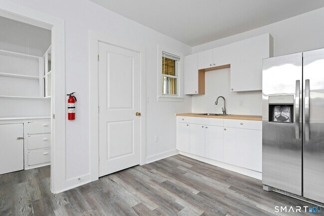 Building Photo - 1220 State St