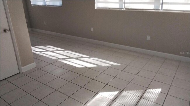 Building Photo - 327 Barbara Cir