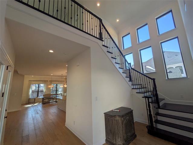 Building Photo - 913 Jamestown Ln