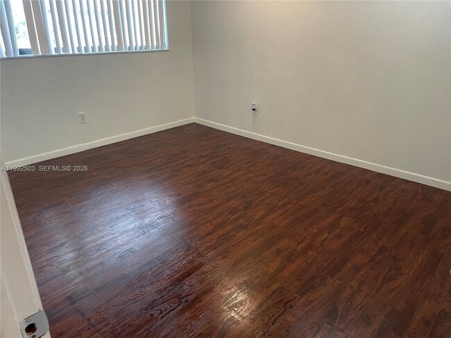 Building Photo - 819 NE 199th St