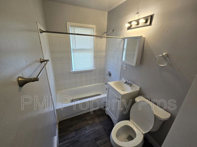 Building Photo - 5658 N 61st St