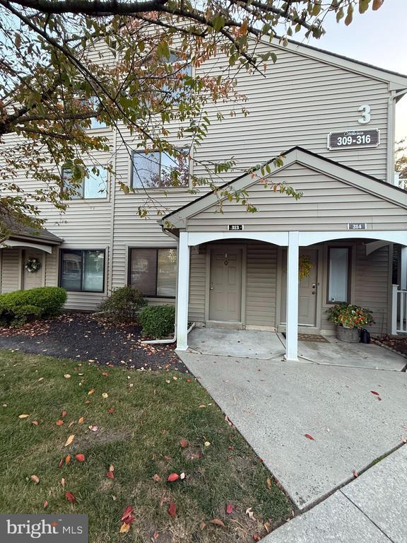 Building Photo - 313 Gregorys Way