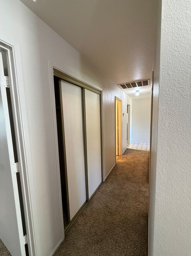 Building Photo - Beautiful 3 Bed, 2 Bath Home in Prime Location