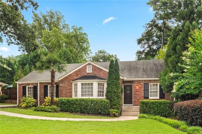 Building Photo - 1257 Briar Hills Dr NE