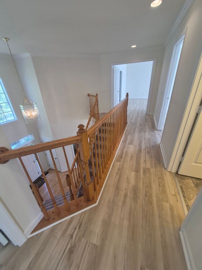Building Photo - 5207 Linden Dr