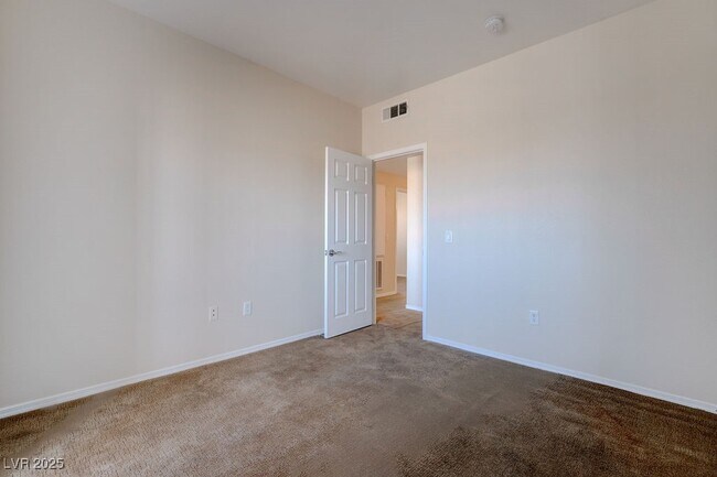Building Photo - 1050 E Cactus Ave