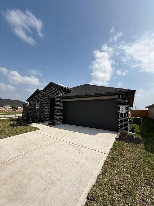 Building Photo - 30703 Skye Villa Ln