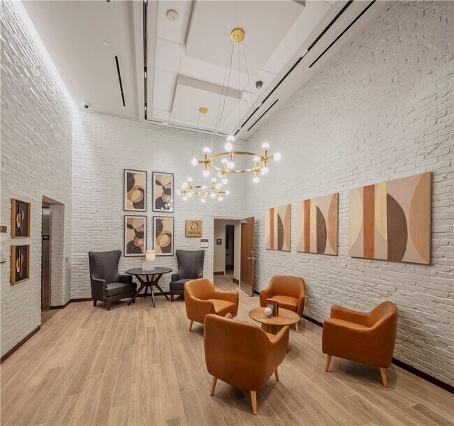 Building Photo - 105 W Court St