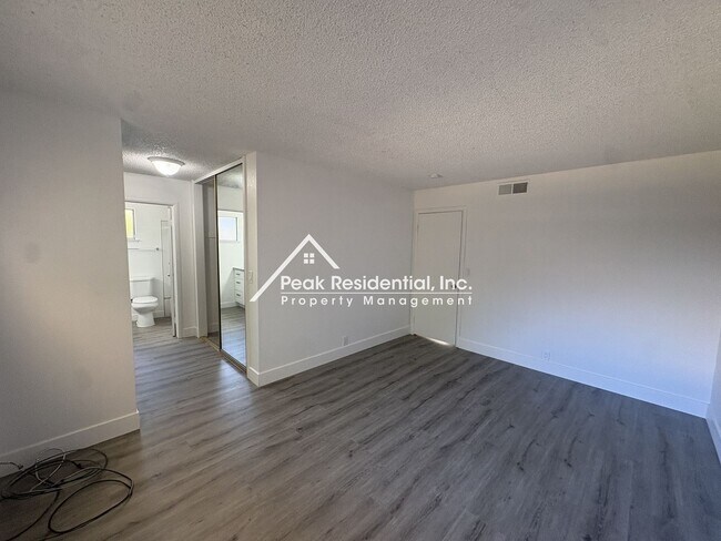 Building Photo - 2bd/2ba Rancho Cordova Updated Duplex With 1 Car Garage!