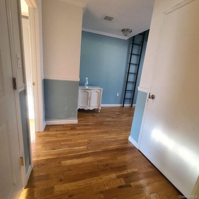 Building Photo - 104-42 164th St