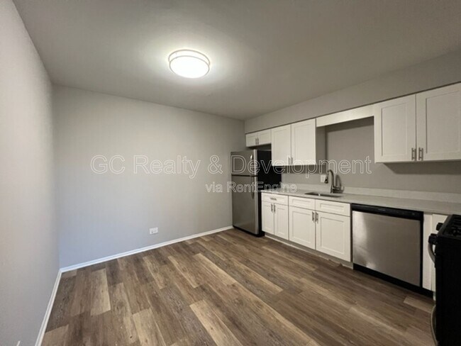 Building Photo - 312 N Warwick Ave