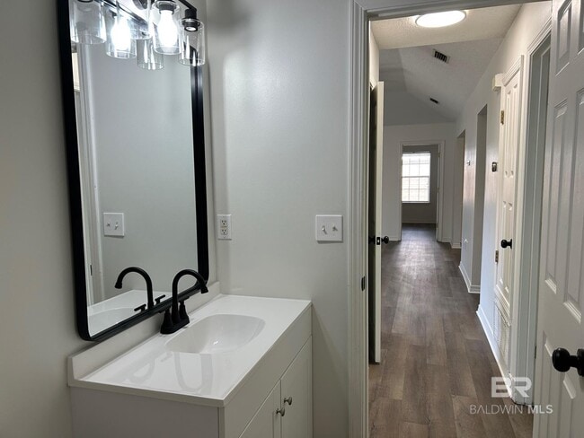 Building Photo - 112 Cluster Oaks Ct