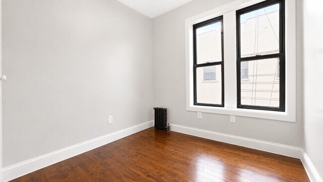 Building Photo - 2254 5th Ave