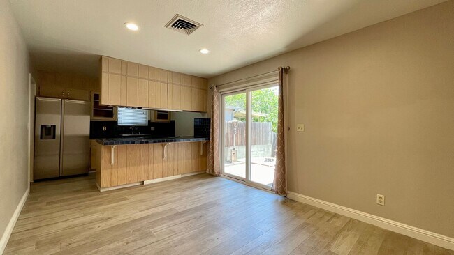 Building Photo - Walk to Campus from this 3-Bedroom in Monterey Heights