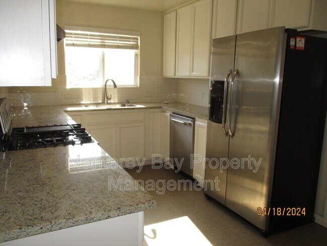 Building Photo - 1589 Soto St
