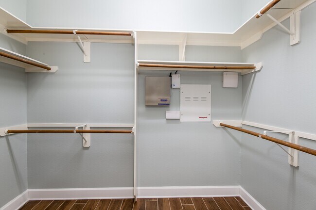 Building Photo - 16019 Portmanshire Ln
