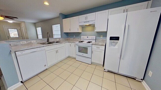 Building Photo - Lovely 2x1 in St. Augustine! Gorgeous Upgrade Kitchen!