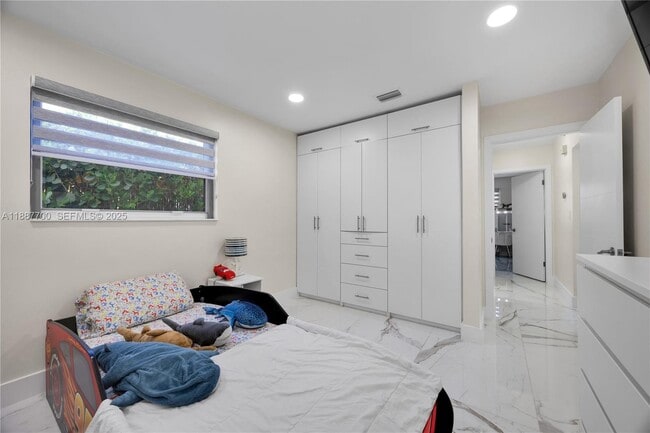 Building Photo - 5501 McKinley St