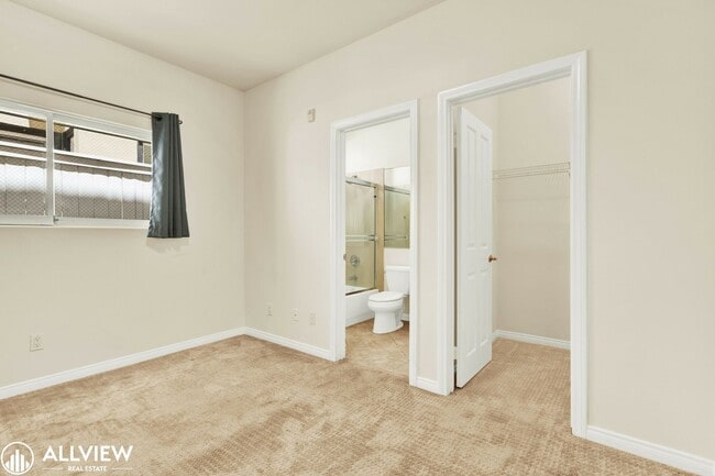 Building Photo - Rare 3-Story Hillcrest Townhome | 3BR/3BA ...