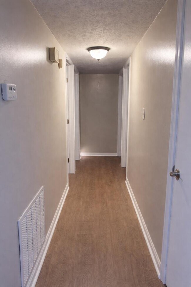 Building Photo - 1102 Asbury Cir E