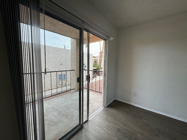 Building Photo - 2 BR Condo near Chaparral Golf & Rotary Park