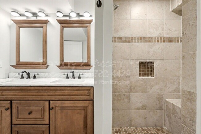 Building Photo - 3107 Valley Ln