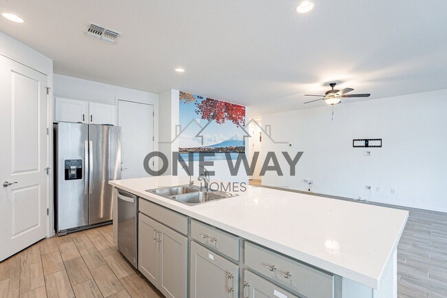 Building Photo - 9258 E Static Ave