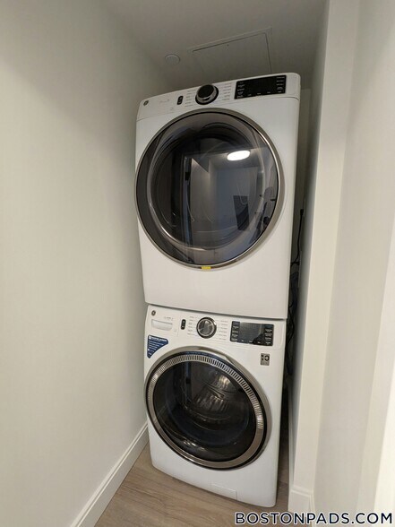 Building Photo - 1079 Commonwealth Ave