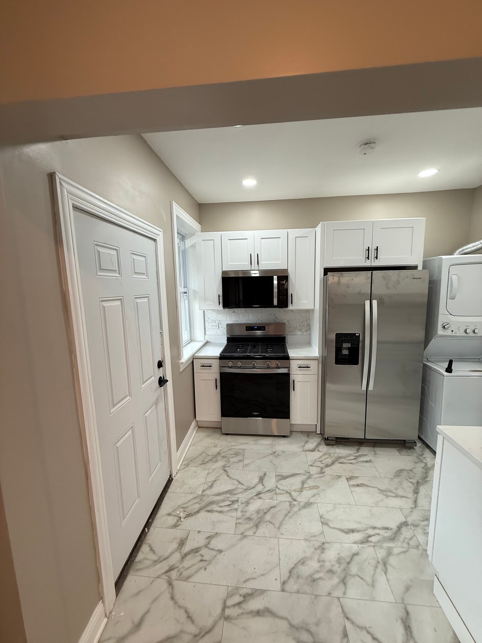 Kitchen - 1629 W Granville Ave