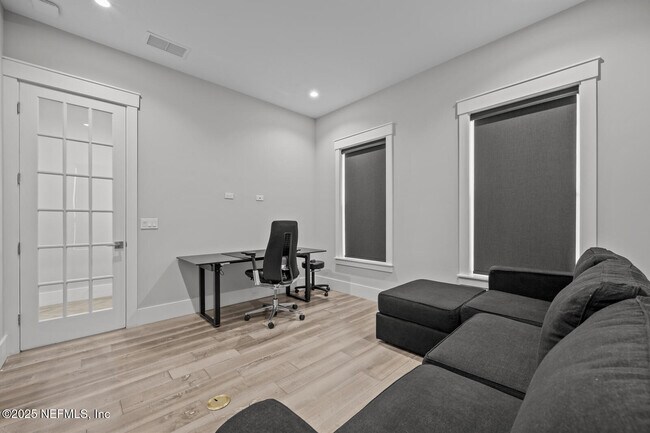 Building Photo - 372 10th St