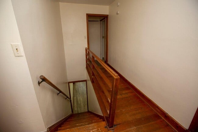Building Photo - 207 Private Room for Rent!