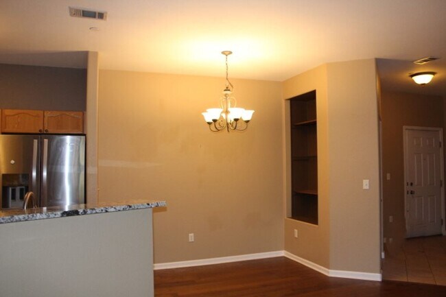 Building Photo - Littleton 2 br/2 ba Condo in Mountain Gate III!