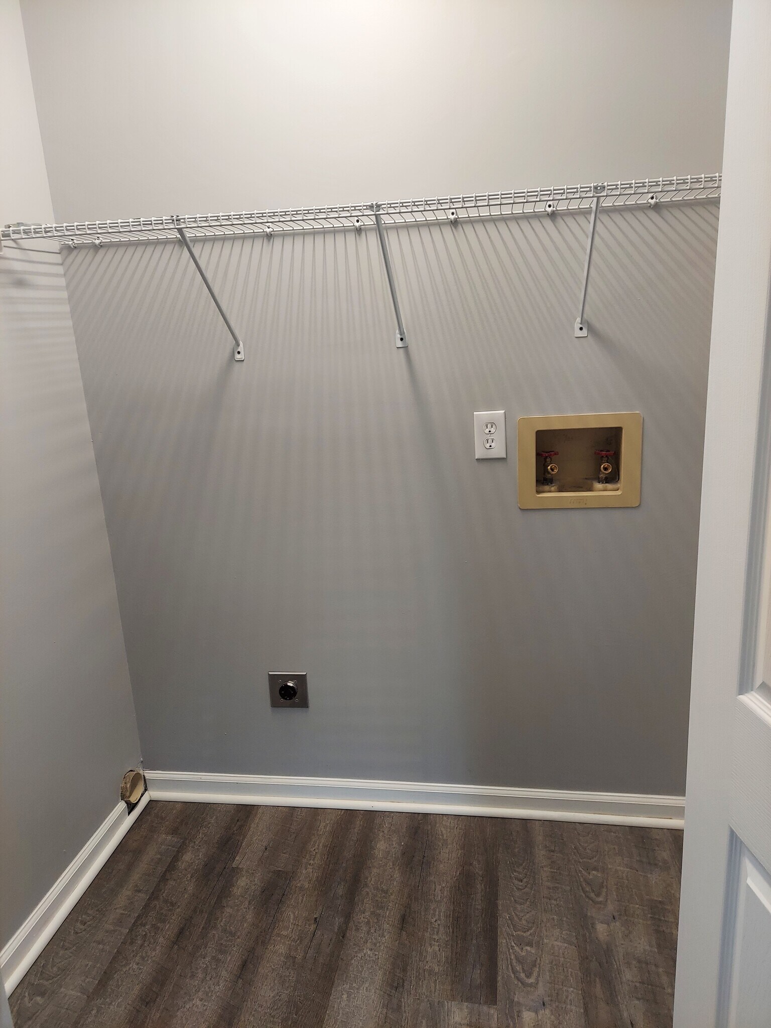 Washer/Dryer hookup - 115 Shearer St