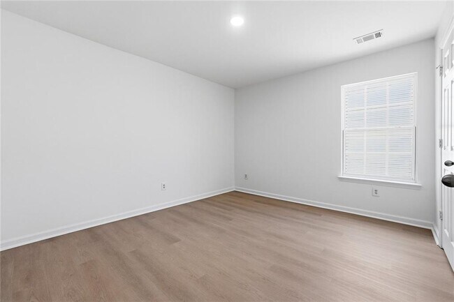 Building Photo - 3050 Centerglen Ln