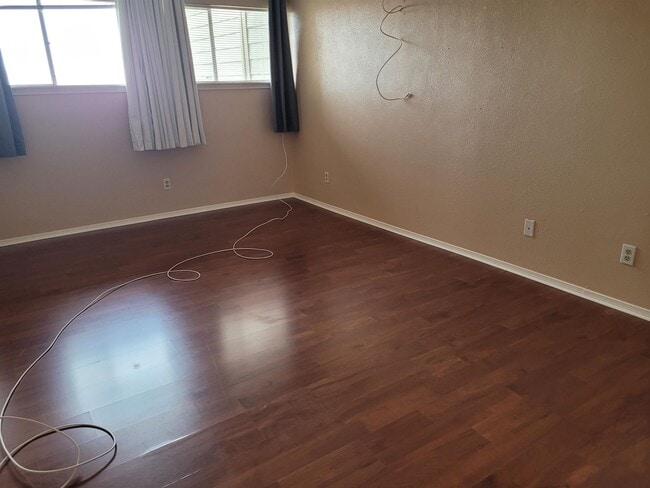 Building Photo - 306 Out Yonder