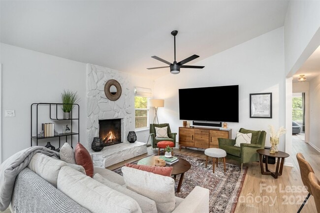 Building Photo - 6618 Lakeside Dr