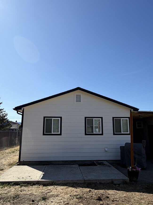 Building Photo - 2518 Tennessee Dr