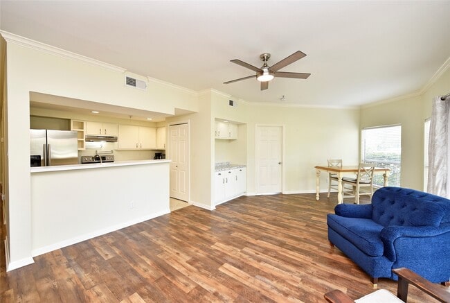 Building Photo - 12800 Melville Dr