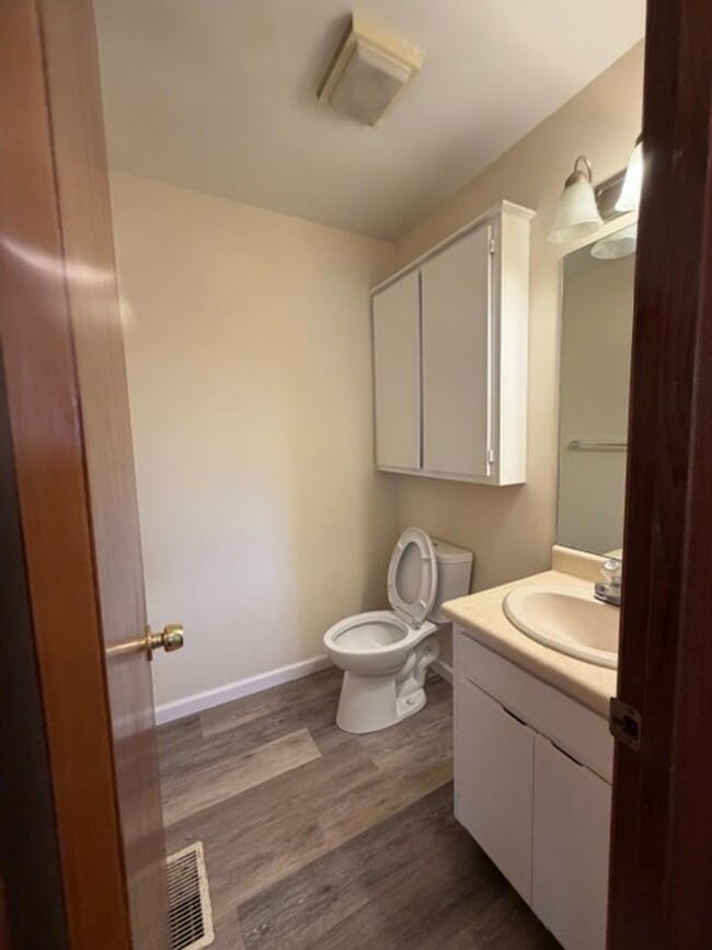 Building Photo - 2 Bedroom Duplex close to I -140 Contact Debra Johnson (865) 591-8281